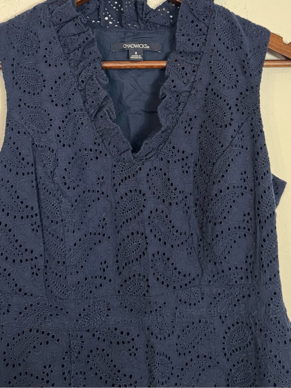 Chadwick’s Dark Blue Eyelet Paisley Shift Dress Size 8 Sleeveless Ruffle Trim - Picture 6 of 7